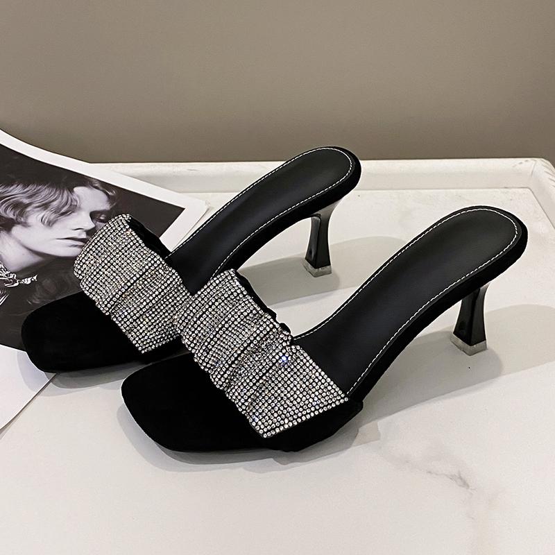 Тапочки на каблуке