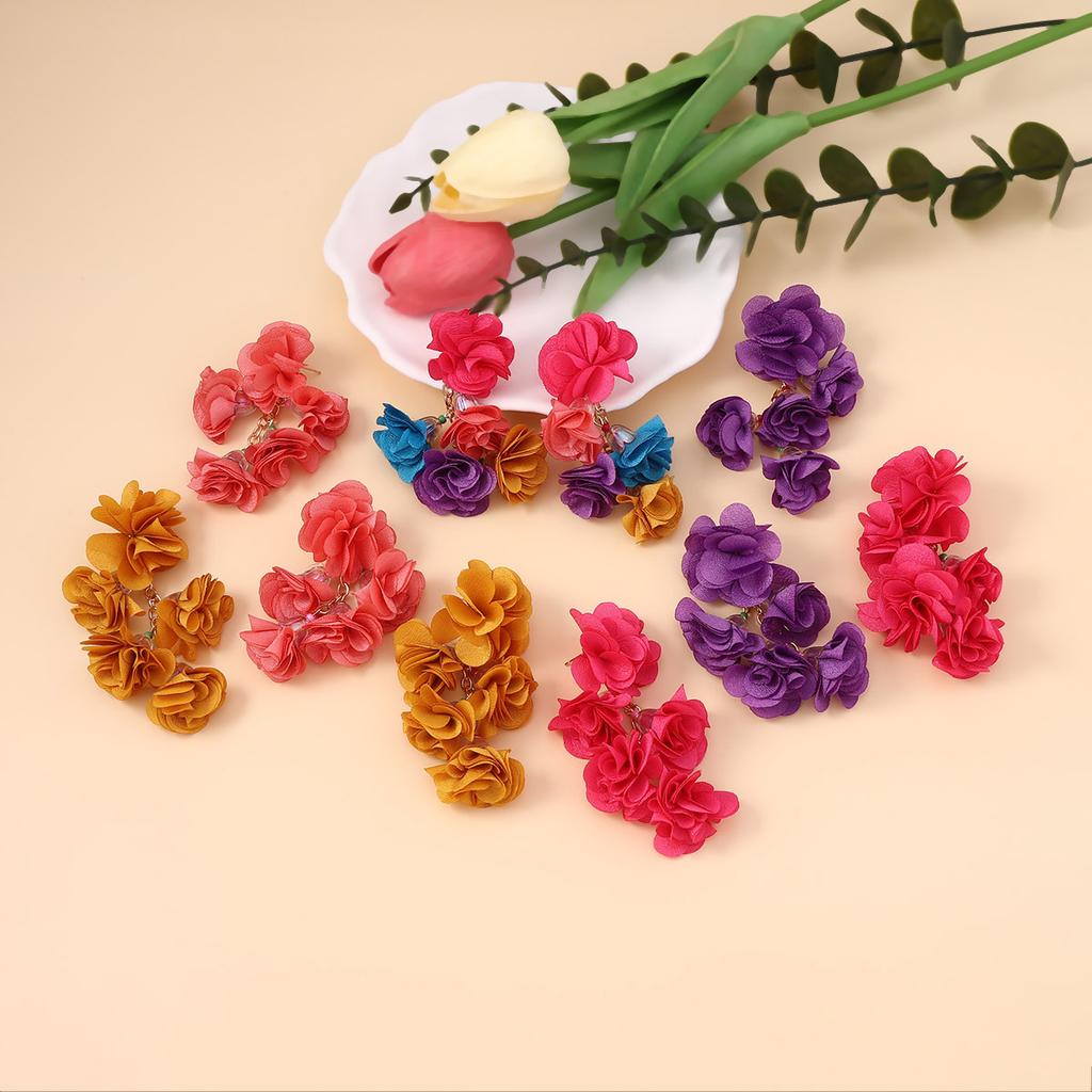 Kolorowe kolczyki z tkaniny w formie łańcuszka z kwiatami, w stylu boho, kolczyki w stylu etnicznym, świąteczne