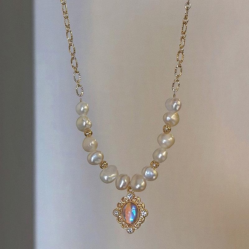 Sweet Dopamine Baroque Pearl Clavicle Necklace - French Fashion Temperament Jewelry for Women