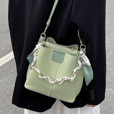 Liten veske med eksklusiv tekstur for kvinner, Sommer crossbody-veske, Nisje kjedehåndtak bøtteveske