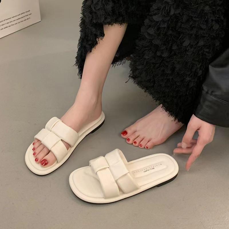 New flat-bottomed one-word cool slippers, high-end student soft-bottomed beach slippers, women's summer