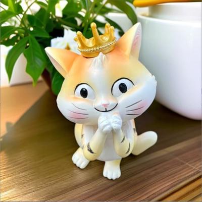 Niedliche Katzenfigur Kleine Harz-Katzenskulptur mit Krone Cartoon-Schreibtischornament für Zuhause Büro Auto Dekor Geschenk für Katzenliebhaber