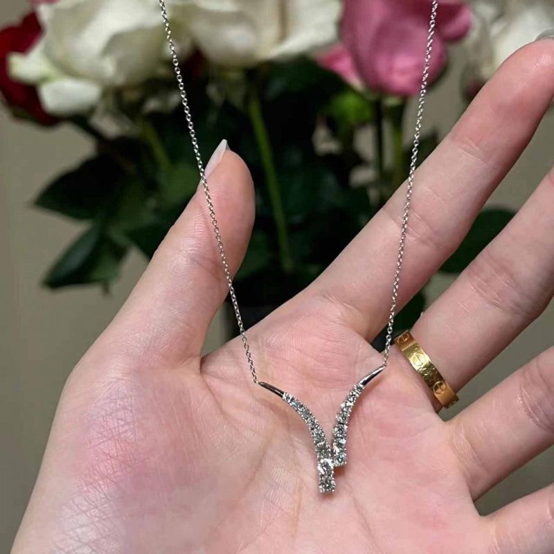 Elegant Rhinestone Necklace for Women - Fresh, Versatile, and Luxurious Sparkle Accessory