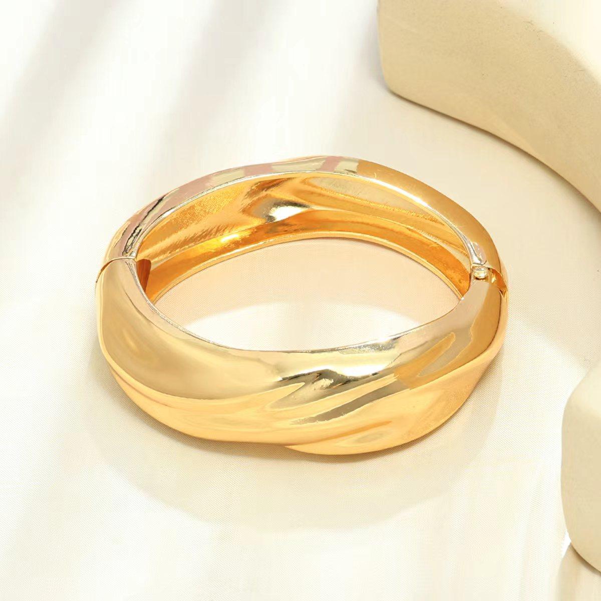 New Irregular Smooth Folds Geometric Modeling Bracelet Heavy Industry Bracelet Spring Buckle Jewelry