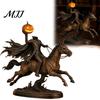 Halloween-Geschenk für Erwachsene Kopfloser Reiter Statue mit LED Kürbislicht, Harz Grusiges Spukhaus Dekoration Ritterfigurine, Horror Skulptur