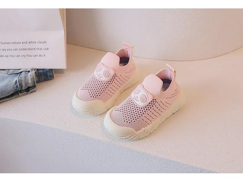 Kids' Breathable Slip-On Sports Shoes for Kindergarten - Boys' and Girls' Soft Mesh Casual Sneakers for Spring and Summer