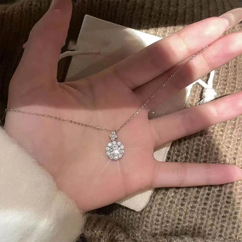 Elegant French-Inspired Diamond Necklace for Women – Timeless, Sophisticated & Versatile Luxury Accessory