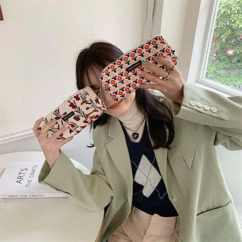 Estojo de lápis de flor pequena fofa estilo japonês, caixa de lápis de lona de veludo cotelê, bolsa de armazenamento de lápis de grande capacidade, estojo de lápis para estudantes do sexo feminino