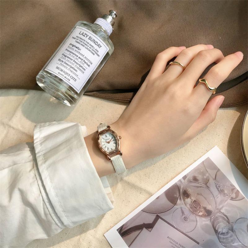 French Retro Exquisite Simple Personalized Wine Barrel Quartz Watch Schoolgirl Nostalgic Belt Watch