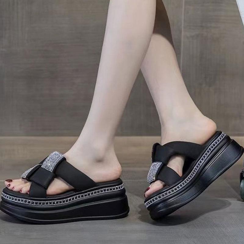 sponge cake thick-soled one-word slippers in the summer of 2025, new soft-soled slippers, women's skirts, thin beach sandals