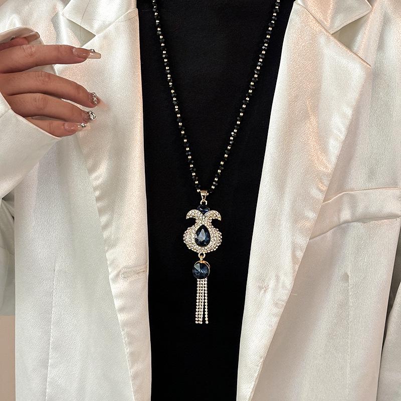 Crystal Pendant Sweater Necklace - Fashionable and Atmospheric Design