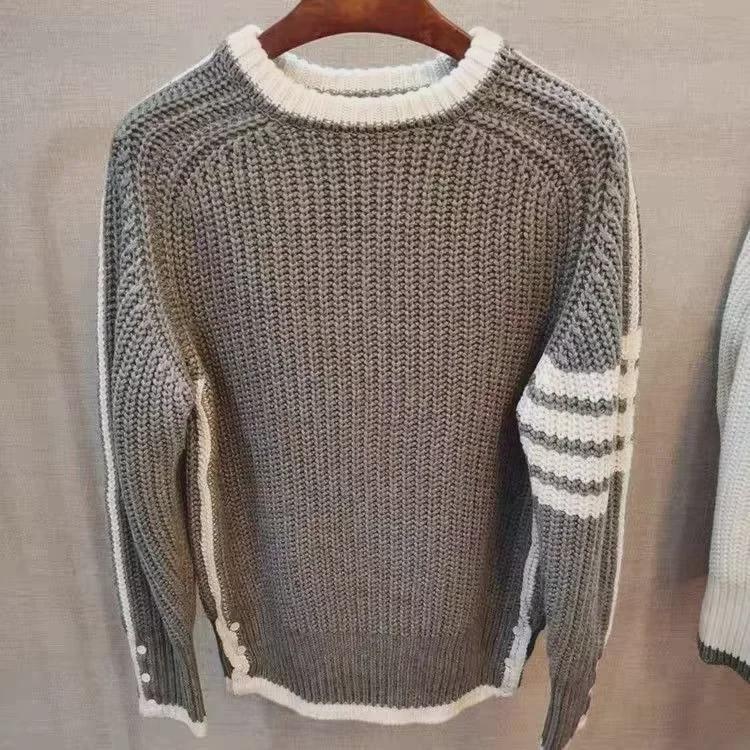 Trendig Rundhalsad Stickad Tröja för Herrar med Fyra Ränder - Avslappnad & Mångsidig, Perfekt för Höst/Vinter.