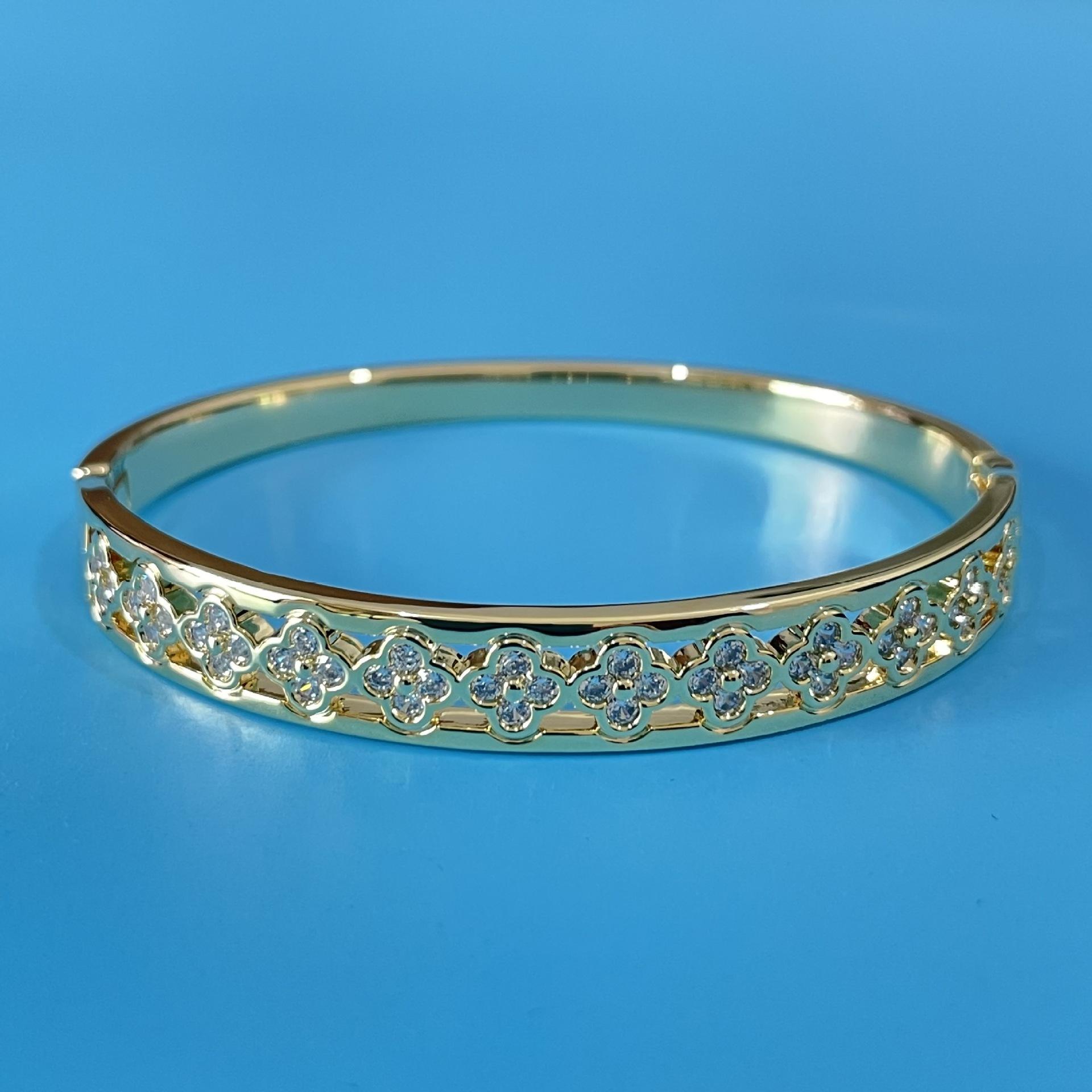 Four-petal Four-leaf Clover Flower Hollow Design High-end Clover Bracelet One Size(16-22CM)