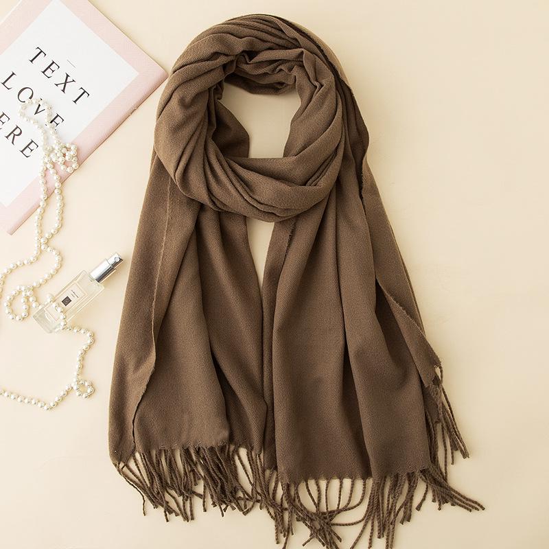 Sciarpa Monocromatica Cielo in Finto Cashmere Autunno/Inverno 2025: Colori Candy Spessi, Caldi ed Eleganti