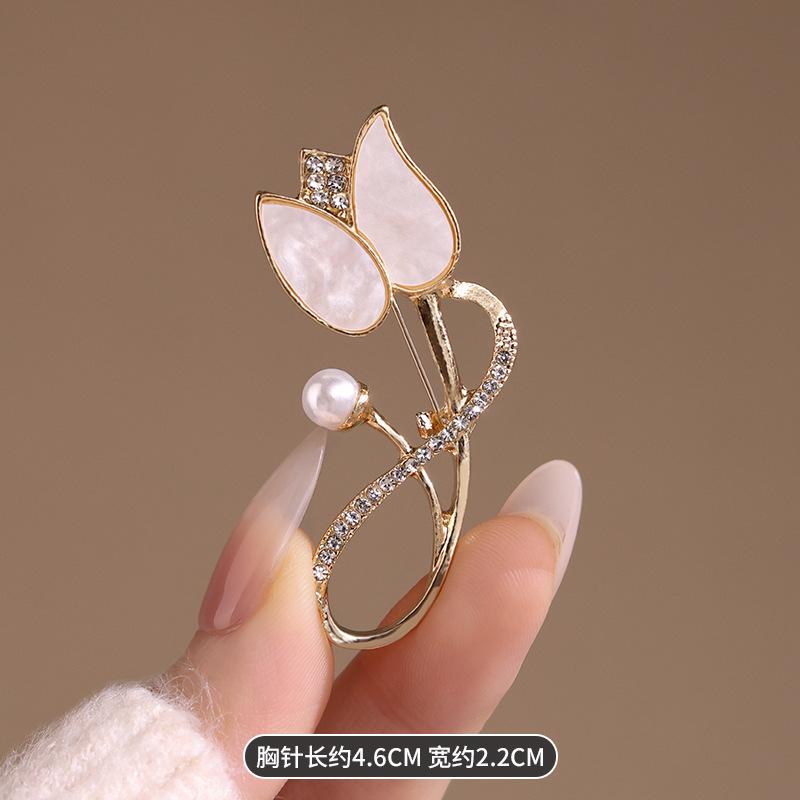 Temperament high-end imitation fritillary brooch pearl tulip exquisite flower pin luxury elegant coat accessories corsage