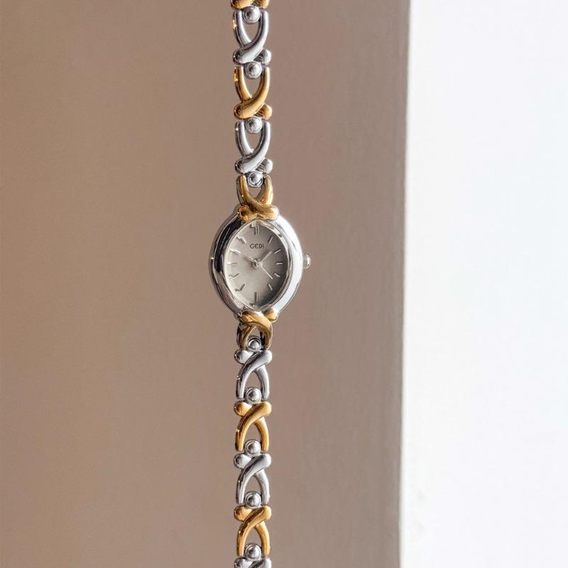 Exquisite Gold Bracelet Women's Quartz Watch Creative Clock Waterproof Steel Belt Fashion Women's Watch Luxury