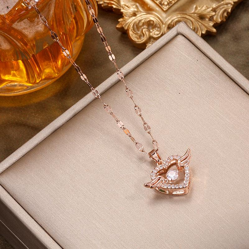 Dynamic Heart Titanium Steel Women's Necklace – Light Luxury Beating Heart Pendant with Versatile Strong Clavicle Chain.