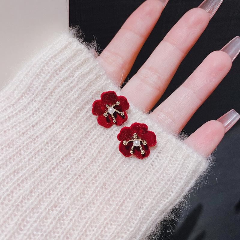Stylish Sweet and Cute Stud Earrings Red Flower Simple Earrings Niche Design Longxin Earrings Women