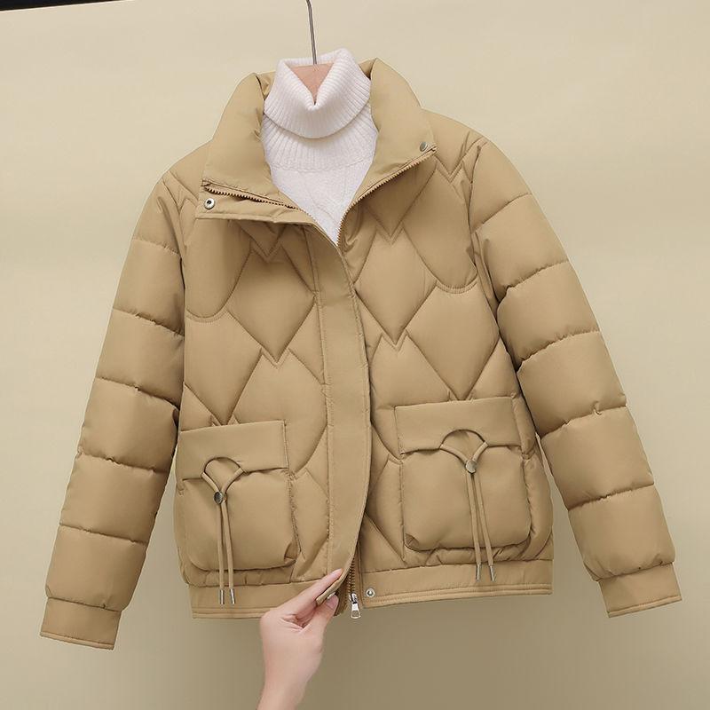 Giacca invernale corta alla moda e slim con collo alto per donna