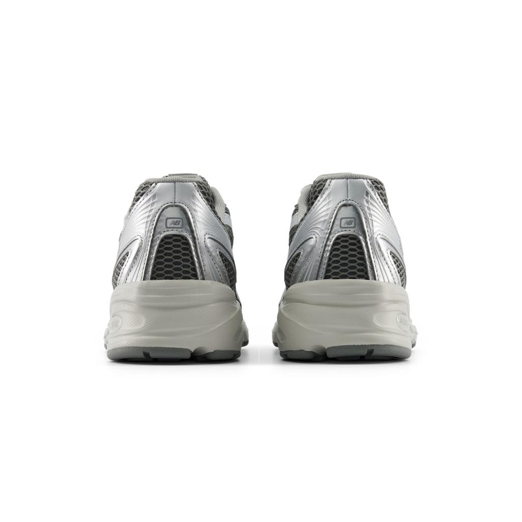 New Balance NB 740 Chunky Sneakers Unisex Silver Gray