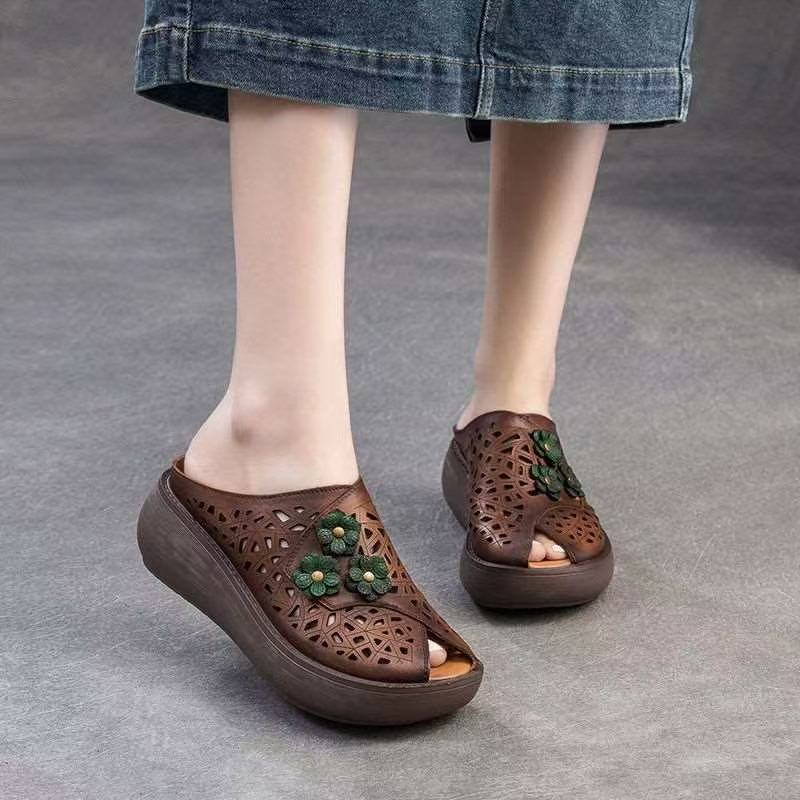 Sandals women 2025 summer women's shoes real soft leather hollow sandals retro middle-aged and elderly outer wear fish mouth slippers