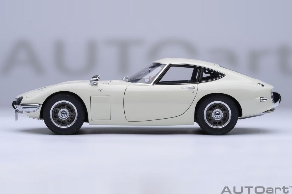 AUTOart Toyota 2000GT 1967 Completed Model 79546 (White)