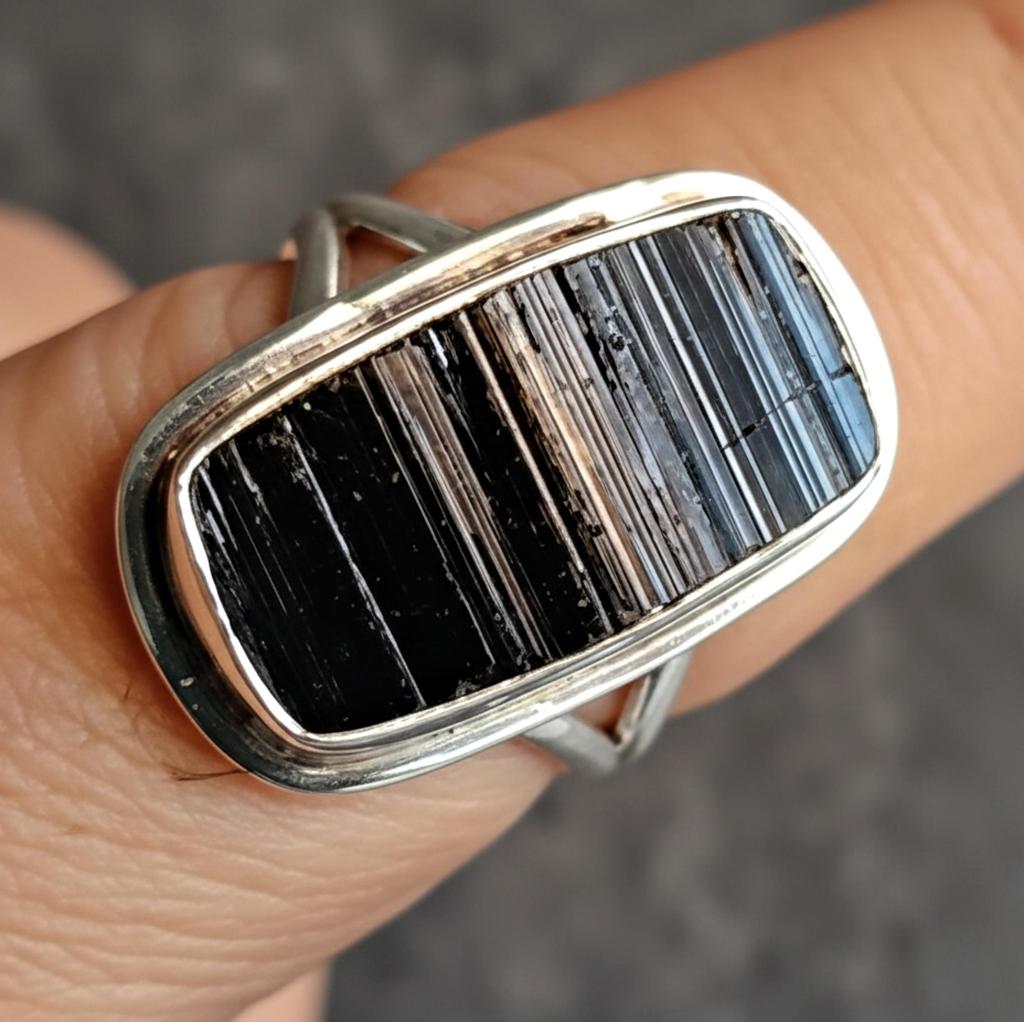Natürlicher schwarzer Turmalin-Ring, 925er Sterlingsilber, handgefertigter Schmuck, Ring für Frauen, Turmalin-Geschenk für sie, Geburtsstein-Ring