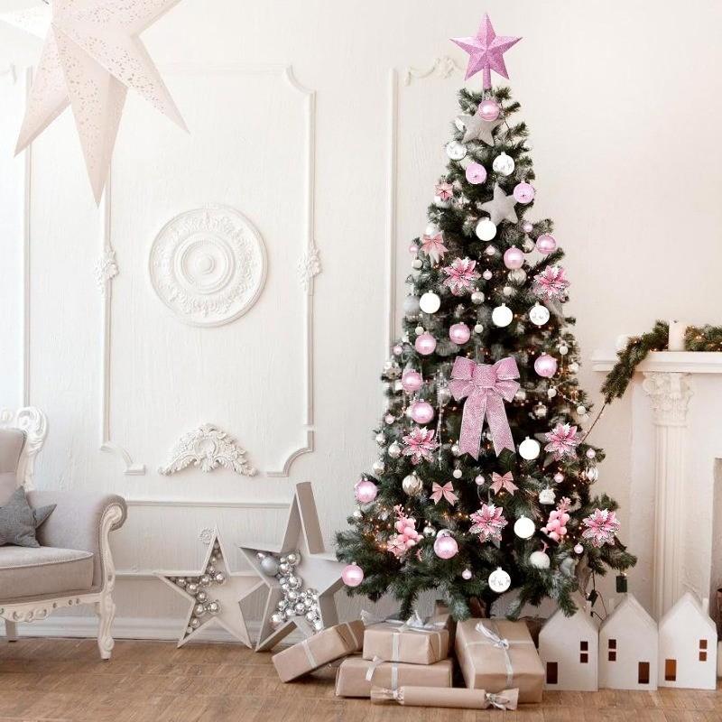 Vánoční stromek dekorace 2026 růžové koule ozdoby třpytivé vánoční hvězdy květy bobule stonky sněhové vločky mašle domácí dekorace DIY dárky