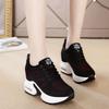 Damsneakers med plattform Svart Mesh Andningsbara Hög Kil Vardagsskor Utomhus Höjdökande Stickade Damskor Vulkaniserade skor