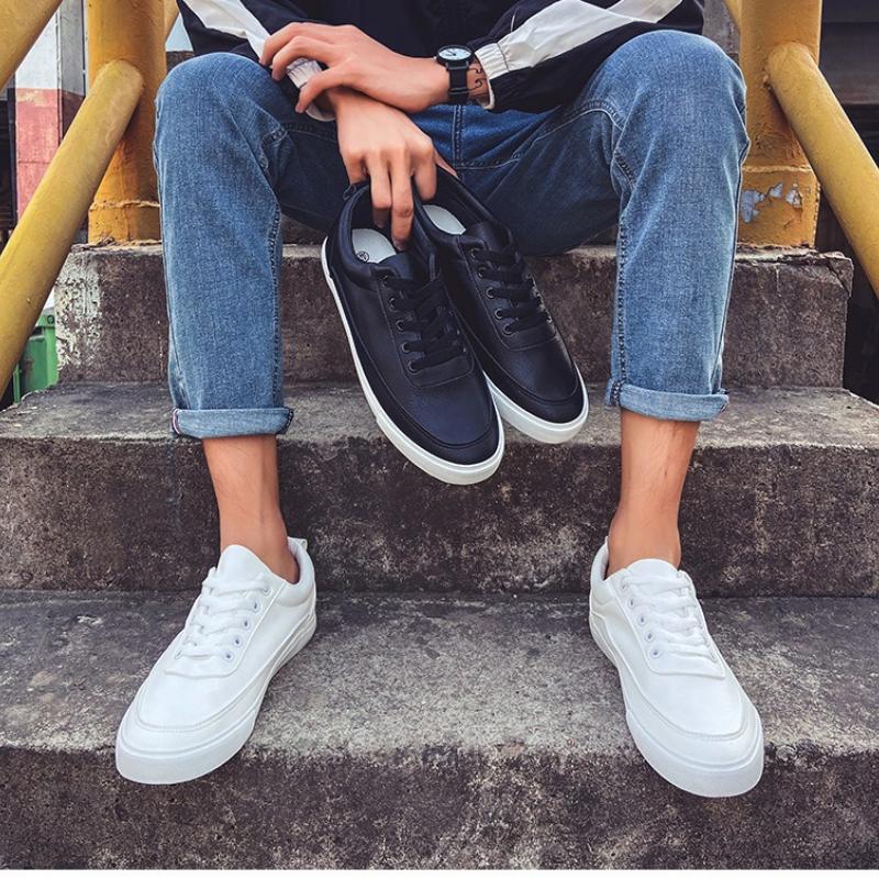 2025 Herren Weiße Atmungsaktive Sneaker Ganzjahresweichsohle Freizeitschuhe für Teenager Trendige Studenten Campus-/Straßen-Komfortschuhe