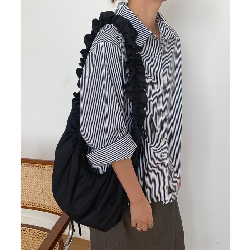 This Crossbody Bag Is Versatile, Niche and Cute. It Features A Large Capacity and A Fashionable Dumpling Bag Casually