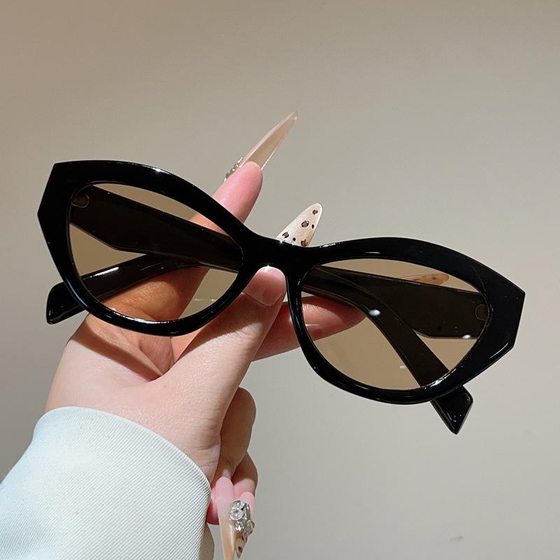 

Cat Eye Sunglasses Women Fashion Cute Outdoor Decor Shades 2026 New Trendy Brand Design Beach Vacation Casual Sun Glasses шампанського