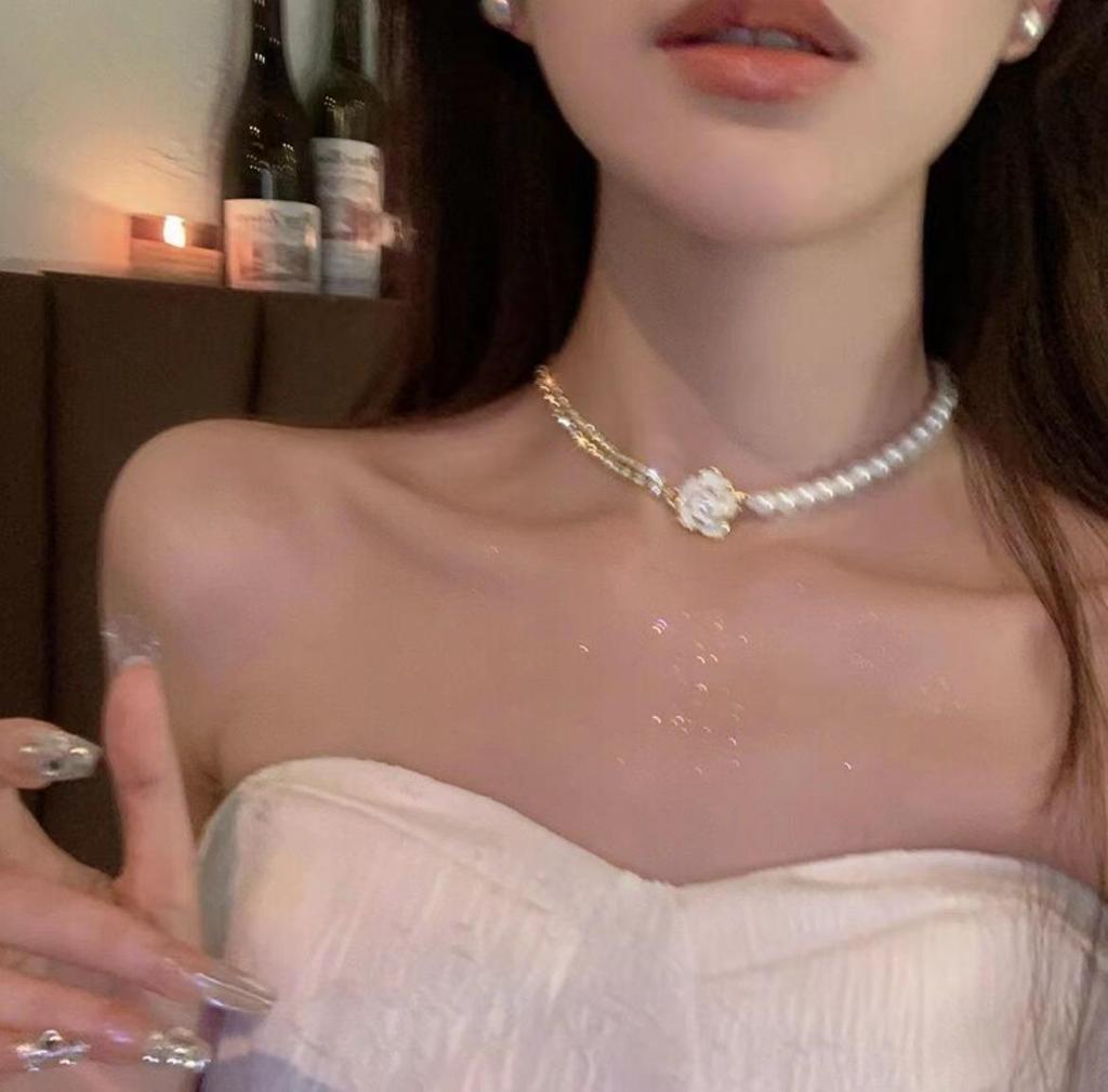 Elegancki naszyjnik z kokardą z pereł: Luksusowy łańcuszek obojczykowy ze stopu z niszowym wzorem