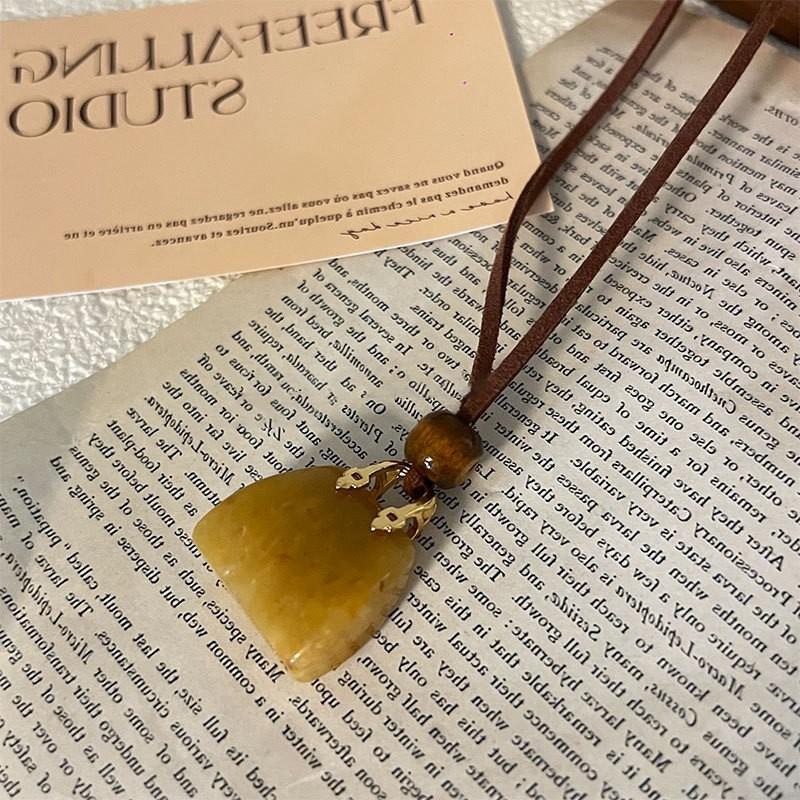 New Chinese leather pendant, fringed necklace, female ethnic style, niche retro sweater chain, fashion and high-end item jewelry.