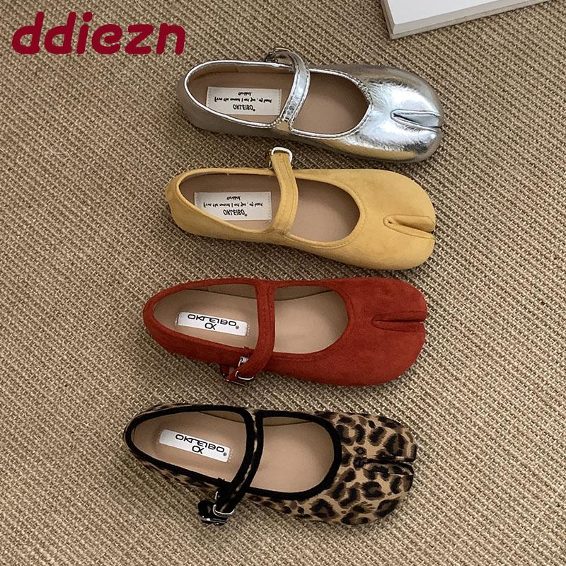 Fashion Female Buckle Strap Women Mary Janes Flats Shoes Shallow Footwear Fashion Strange Toe Ladies Flats Lolita Shoes
