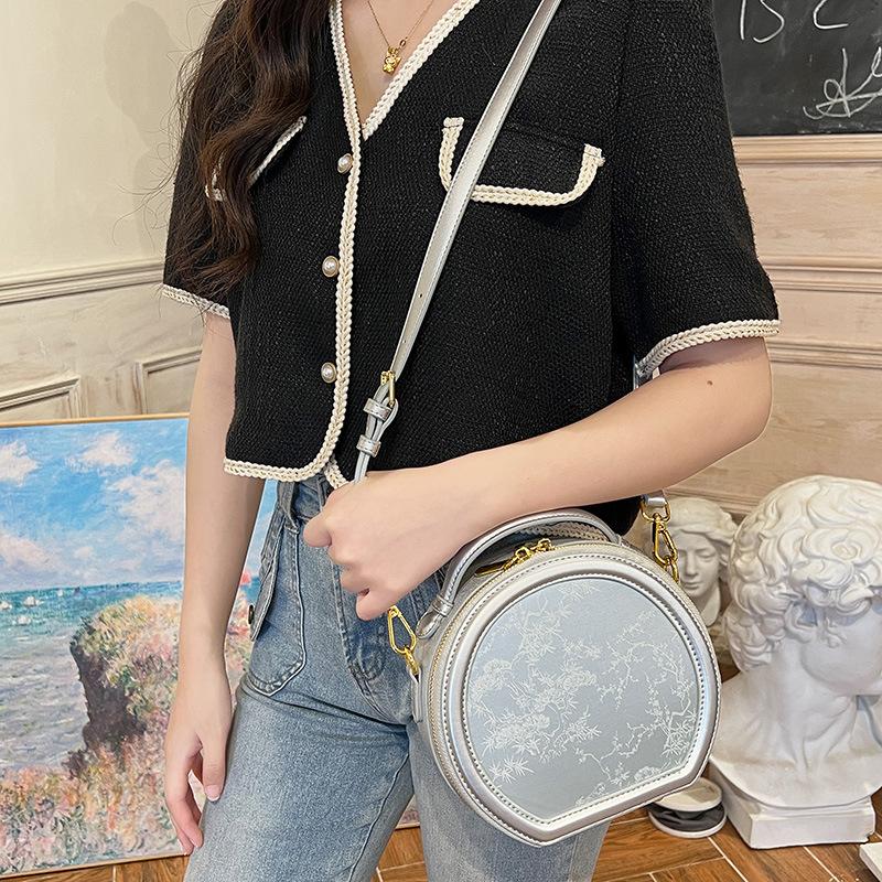 This year's popular small women's bags are versatile summer crossbody bags, 2024 new trendy fashion hot-selling hand-held small round bags