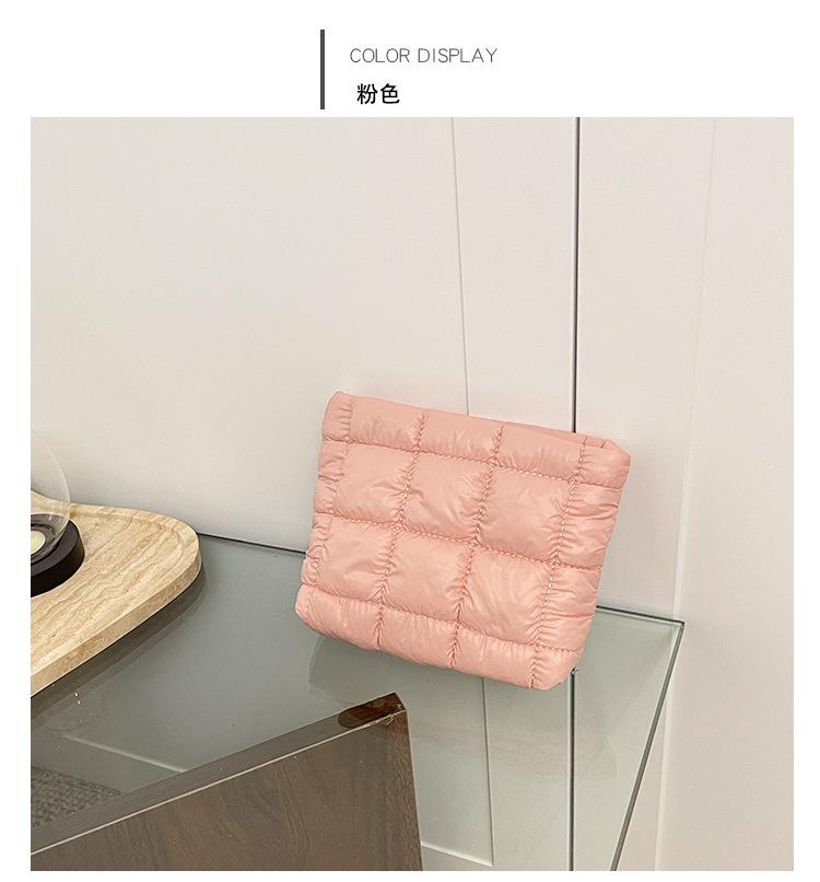 Fashi Korean Wrinkled Clutch Bag Women Comfortable and Versatile Texture Mini Straw Bag Ins Trendy Simple Leisure Handle Bag