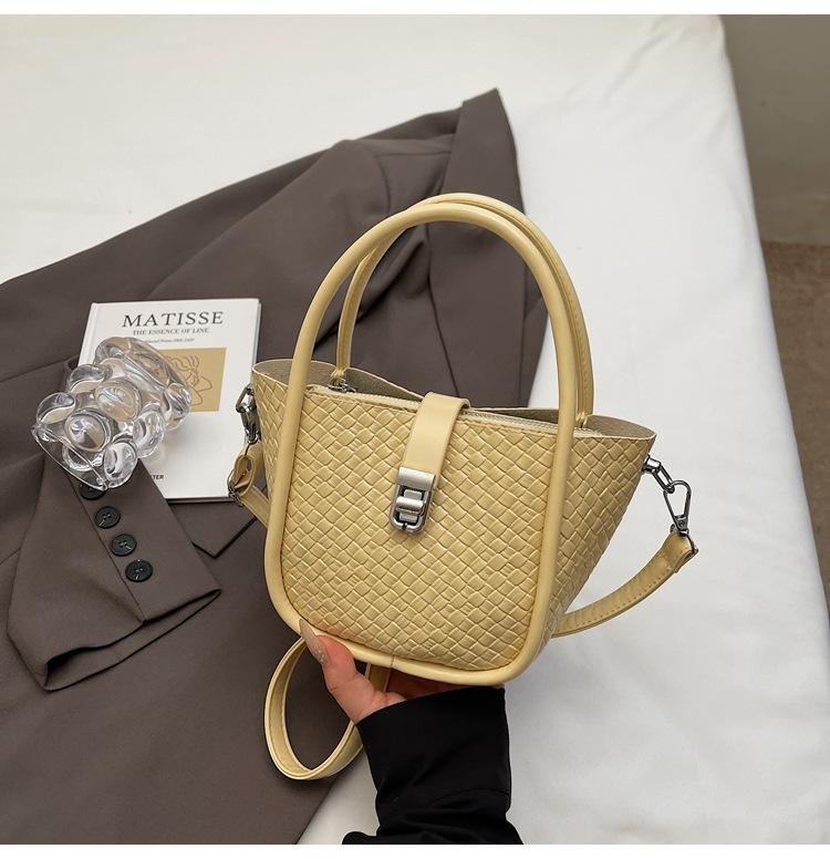 

Имитация плетеной сумки 2025 новый зарубежный стиль модная простая с высоким чувством плечевая сумка-мессенджер женская сумка сумка-ведро жёлтый