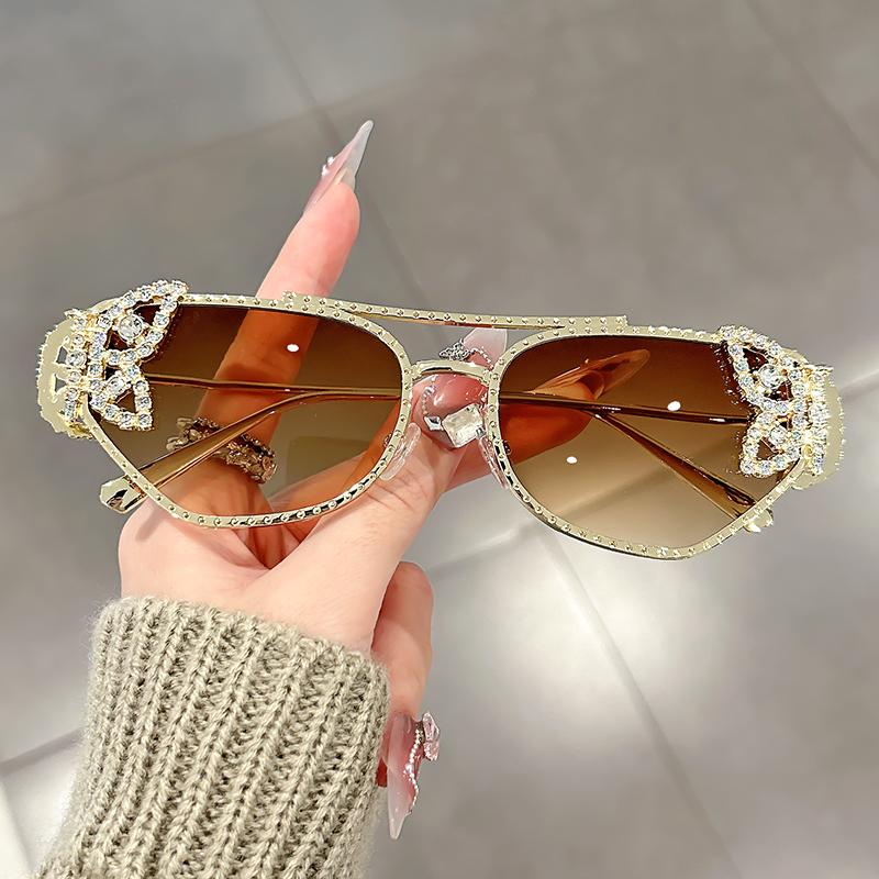 

High-end travel and party sunglasses for For Women European and American style butterfly diamond set women s sunglasses