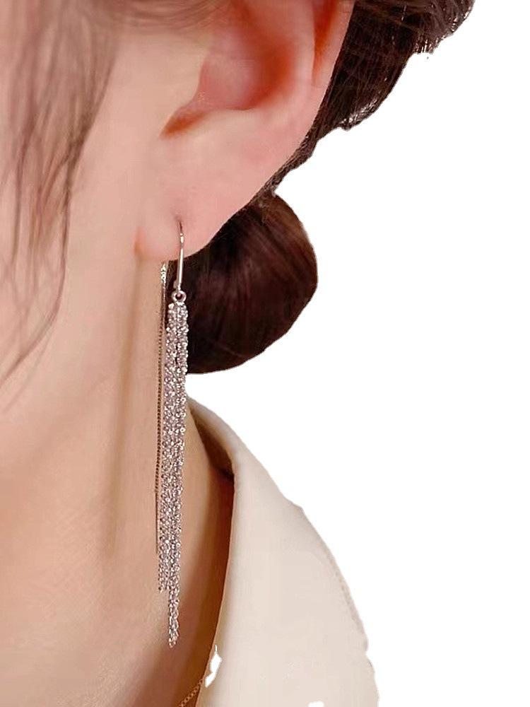 Baby's Breath Tassel Earrings: Light Luxury, Slimming Design, 2025 Trendy Anti-Loss Jewelry for Women