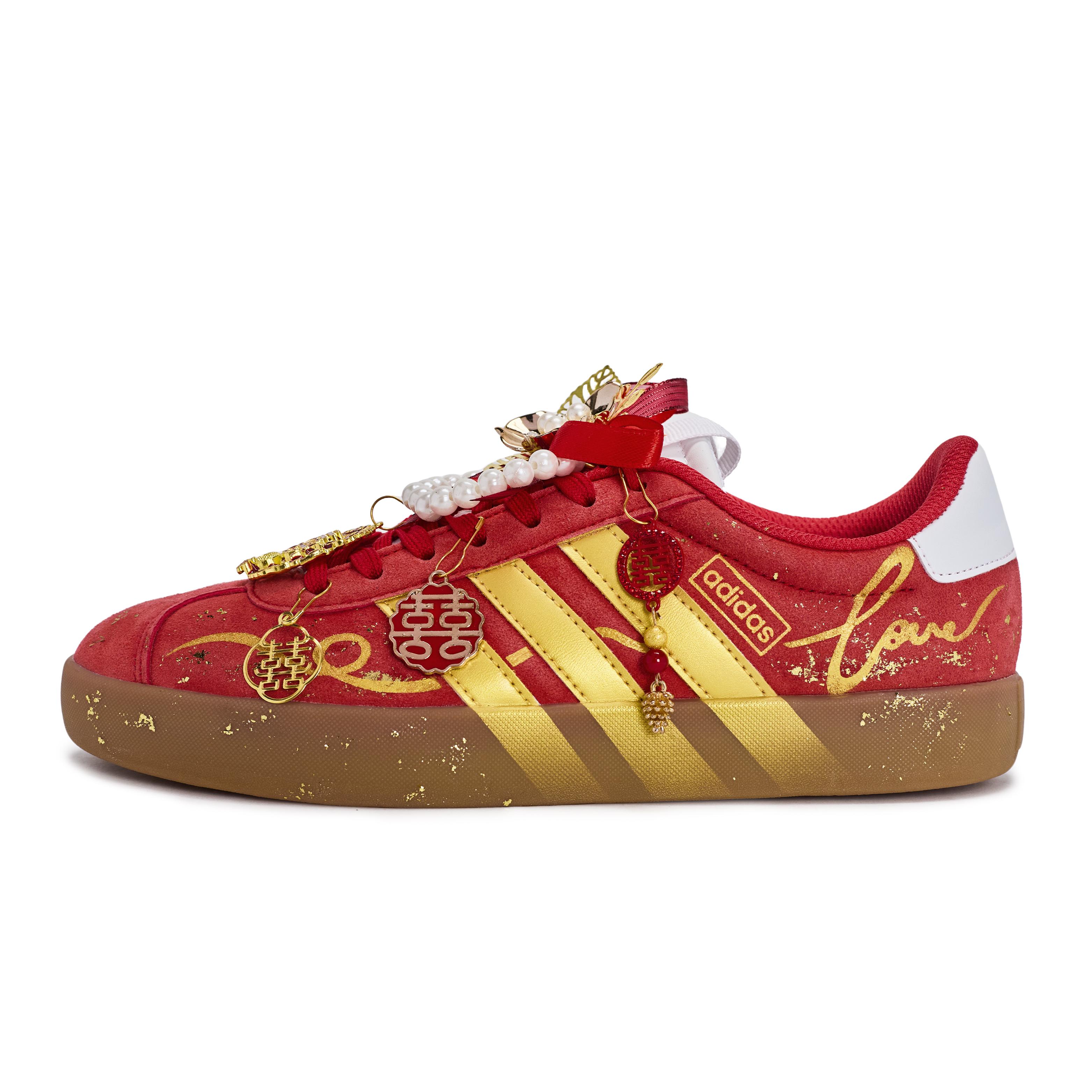 

Adidas VL COURT 3.0 Walking Planet, Love Ribbon Low top German Army Trainers Women s Red White Gold JP5327(Team1492-) 38⅔