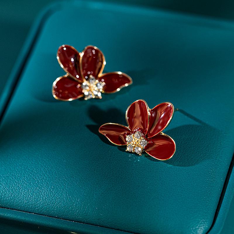 

Серьги-пусеты в стиле ретро Гонконг, с подвесками в виде цветов с бриллиантами и эмалью, капающей маслом, высокого класса, модные и универсальные