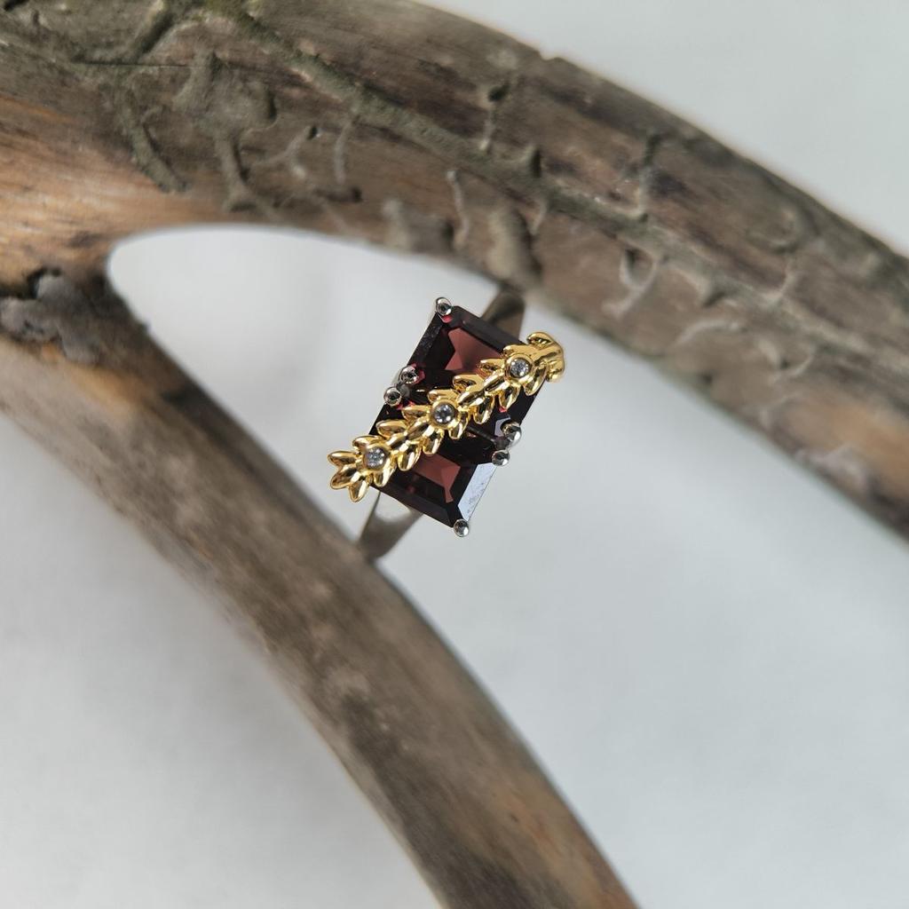 Серебряное кольцо с натуральным гранатом 4.135ct, вес изделия 3,56 гр (2195887)