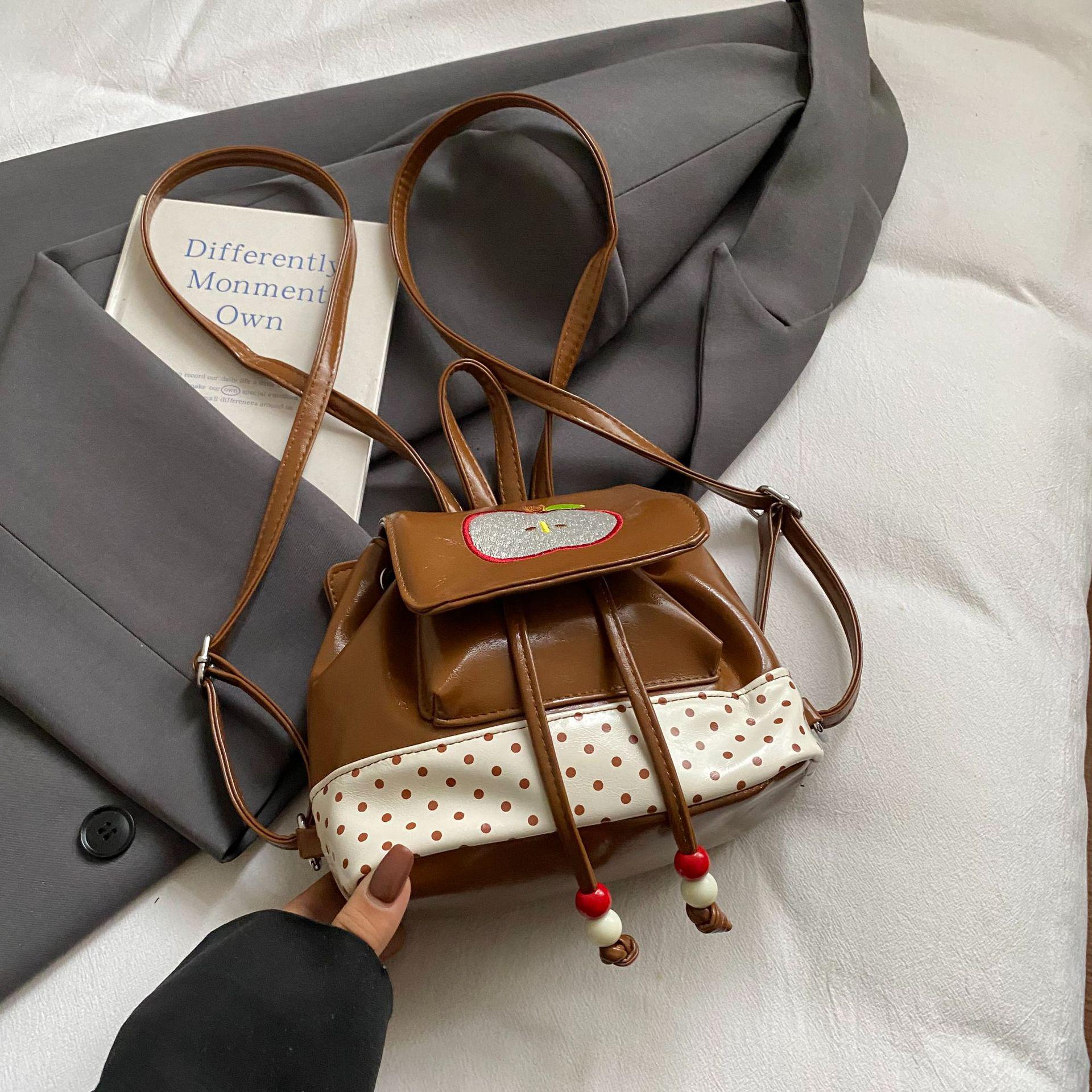 

2025 Autumn Cute Apple Pendant Women s Lightweight Travel Backpack - Large Capacity, Casual Commuting Bag