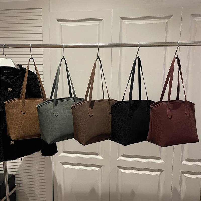 Large capacity fashionable and versatile large bag women's new trendy tote bag textured shoulder armpit bag