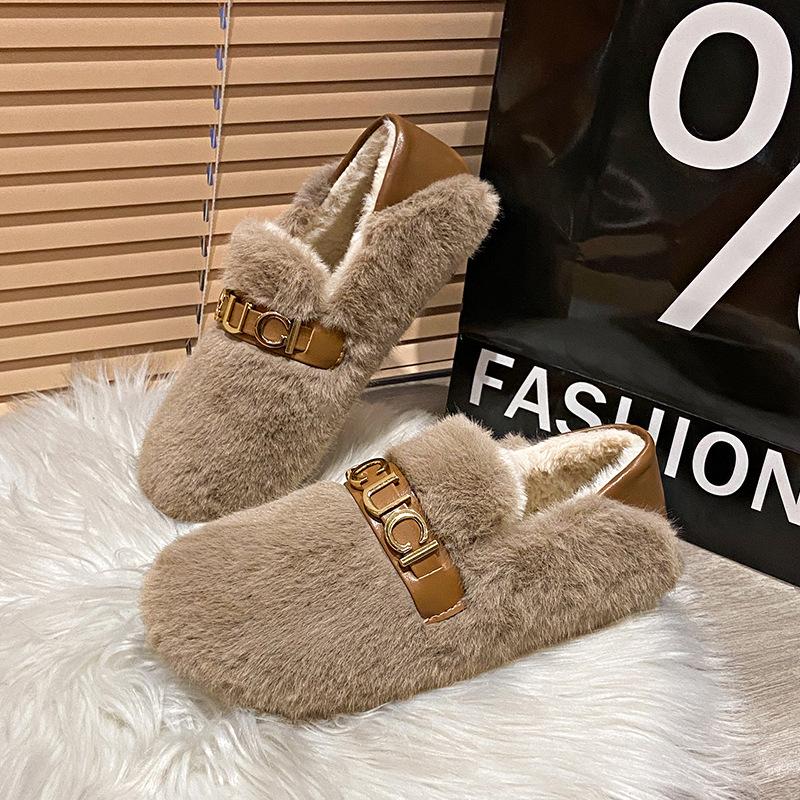 Internet celebrities wear two fluffy shoes on one foot, women wear plush thermal slippers, 2024 new autumn and winter plush shoes