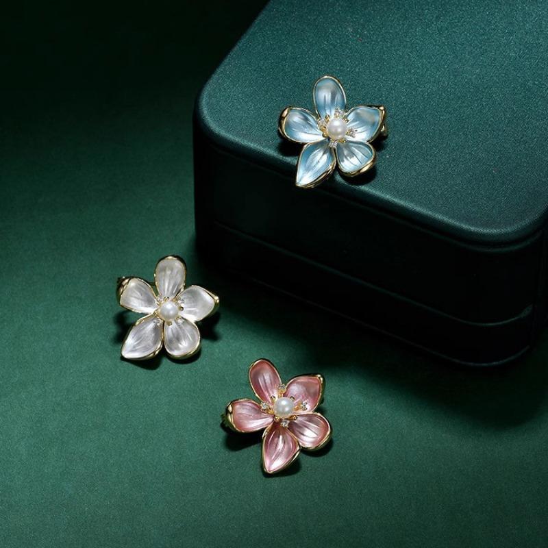 Simple and Elegant Crabapple Flower Brooch, High-end Women's Exquisite Pearl Brooch, Elegant Oil-dripping Flower Pin