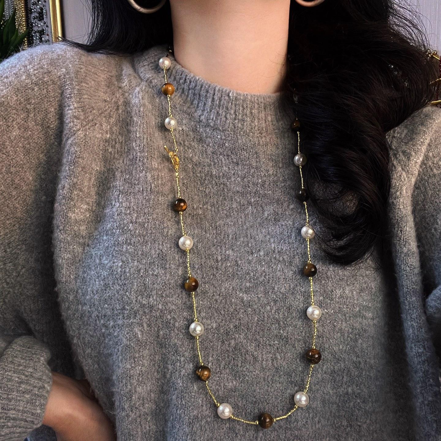 

Autumn And Winter Maillard Style Natural Tiger S Eye Stone Gold Coffee Color Shijia Pearl Sweater Chain Necklace Female