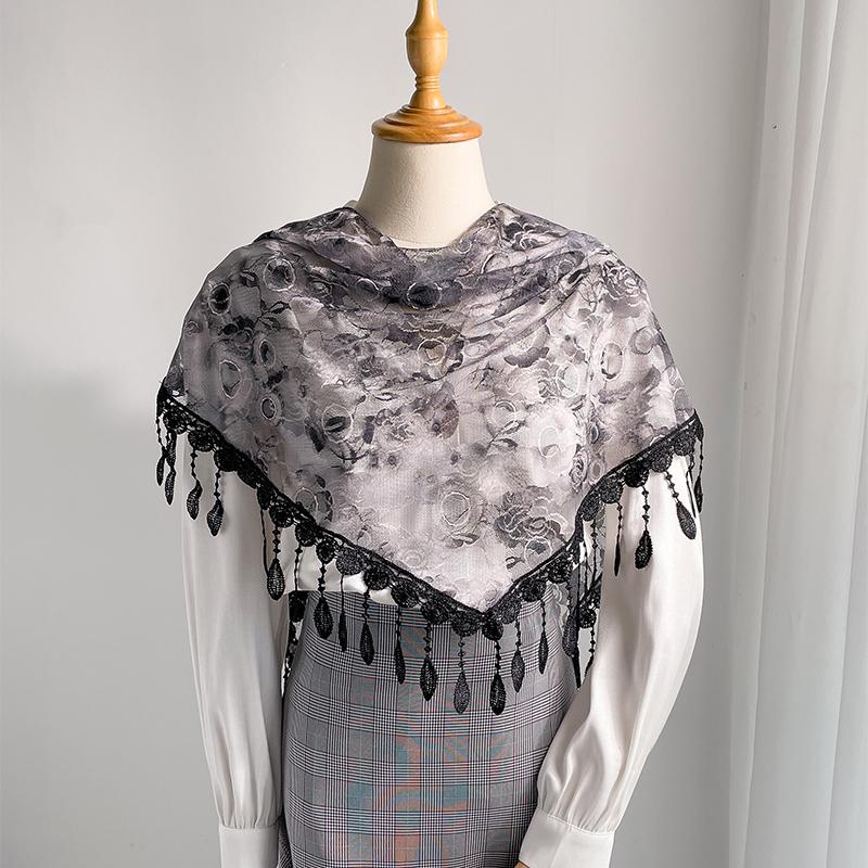 Blonde trekantskjerf med blomster Vår- og sommerstiler Pustende Uthult Ensfarget Trekant Dekorativt Hodebånd Blomstret Nytt