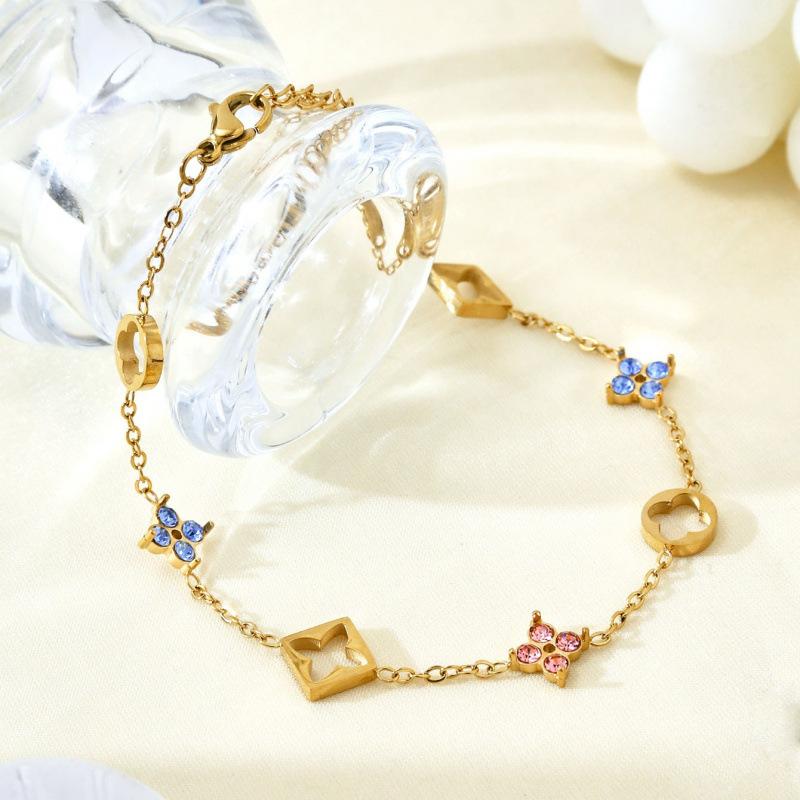 Four-leaf Clover Bracelet Elegant and Sophisticated Square Diamond Flower Titanium Steel Women's Bracelet